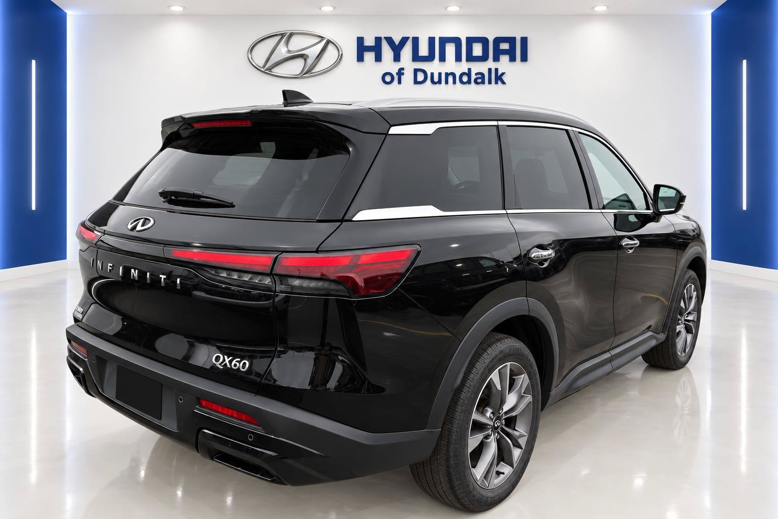 Used 2024 Black INFINITI LUXE image 4
