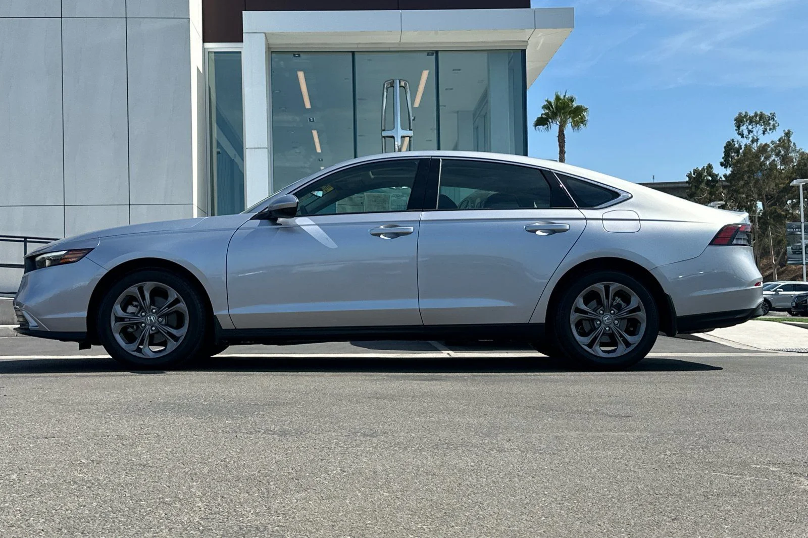 Certified Used 2024 Platinum White Pearl Honda EX image 6
