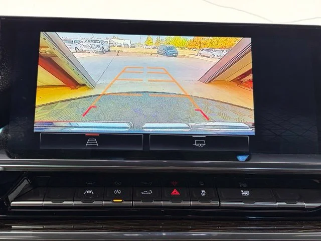 Used 2024  GMC SLE image 29