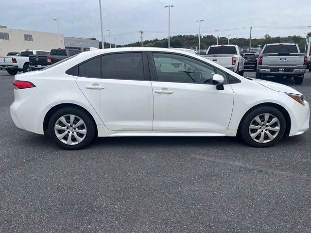 Used 2020 White Toyota LE image 7