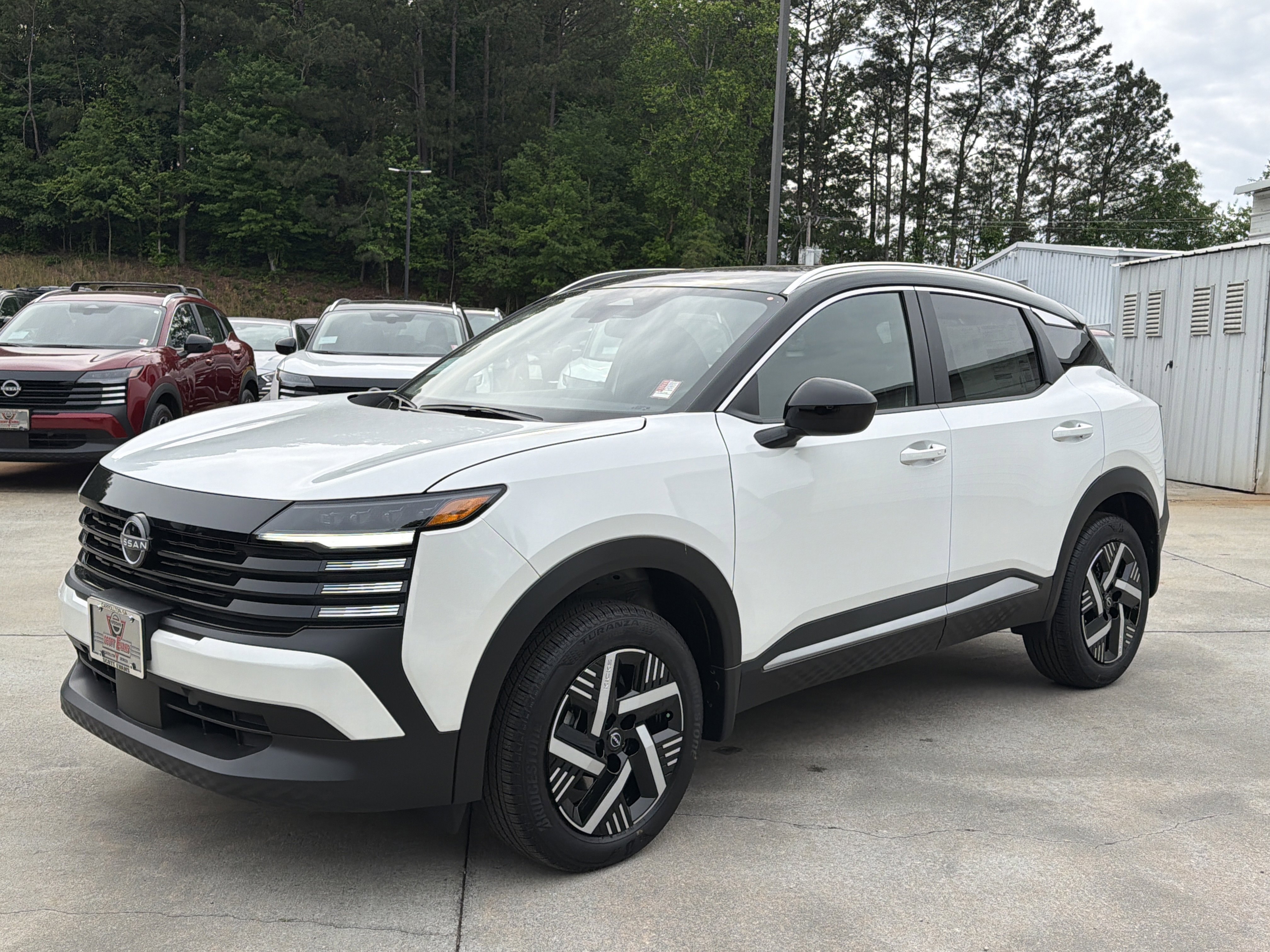 New 2026 Aspen White Tricoat/Super Black Nissan SV image 4