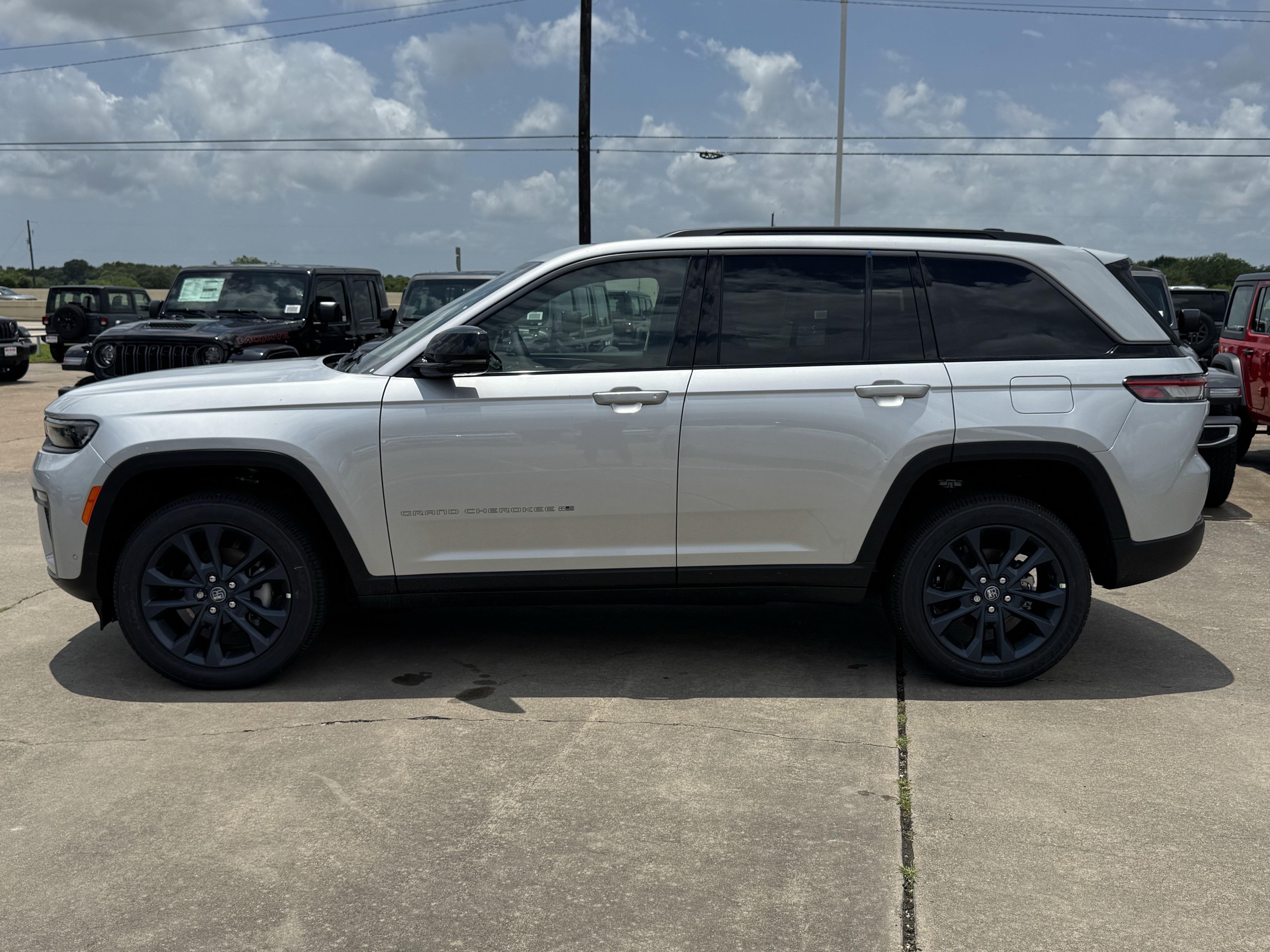 New 2026 Silver Zynith Exterior Paint Jeep 85th Anniversary Edition image 6