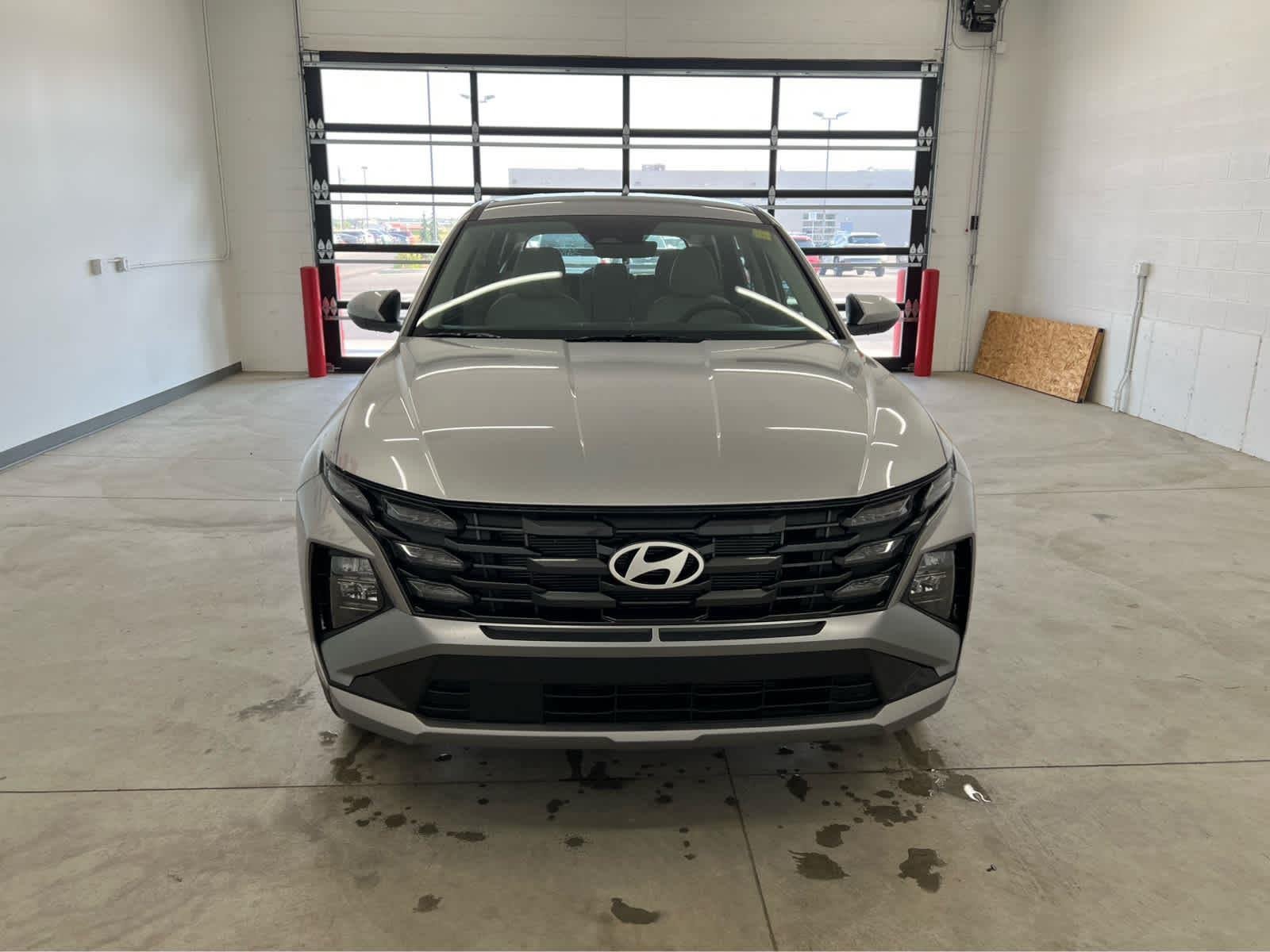 Used 2025 Shimmering Silver Hyundai SE image 6