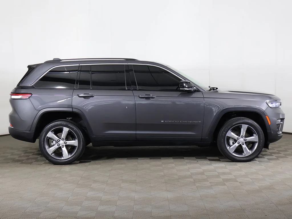 Used 2022 Gray Jeep Limited image 22
