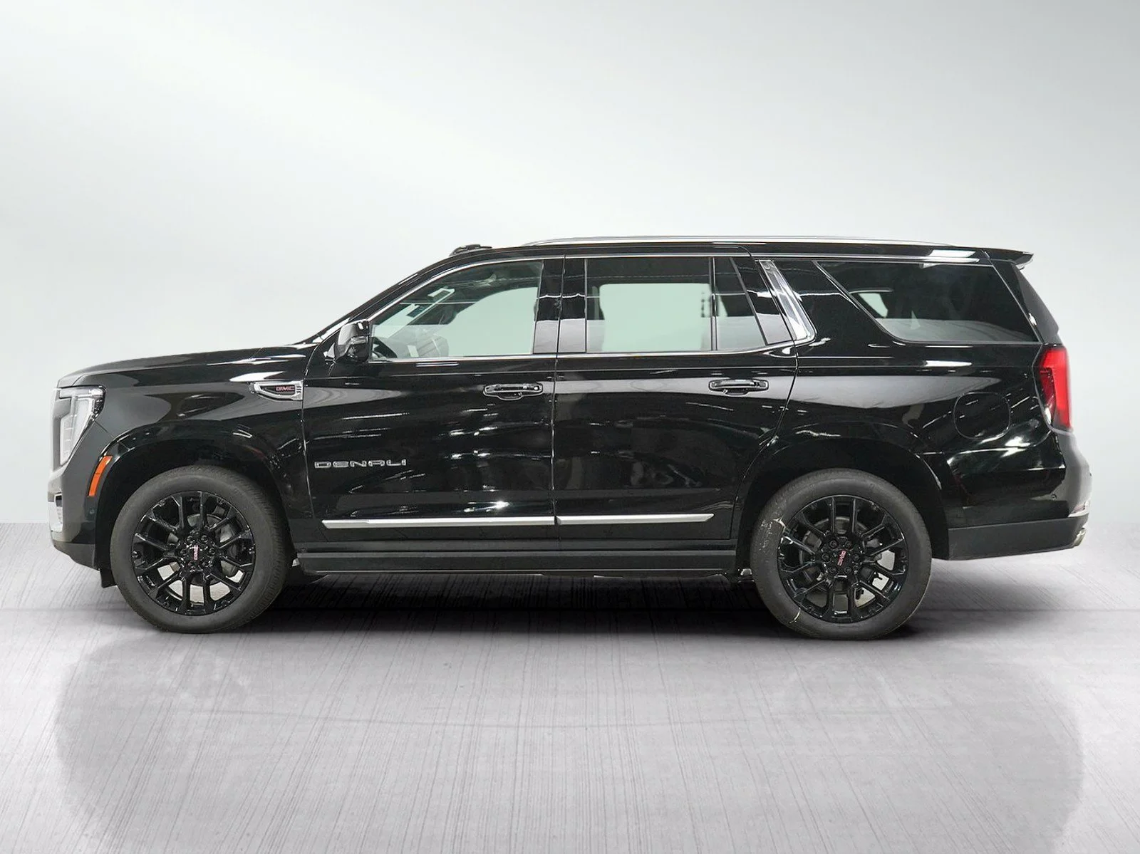 Used 2025 GMC Yukon DENALI with VIN 1GKS2DRL6SR167814 for sale in Roseville, Minnesota