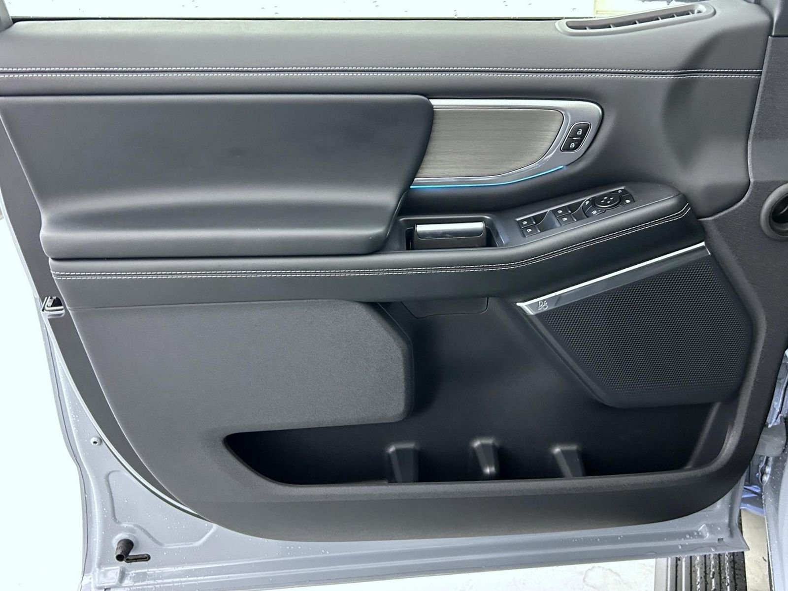 New 2027 Glacier Gray Metallic Tri-Coat Ford Platinum image 10
