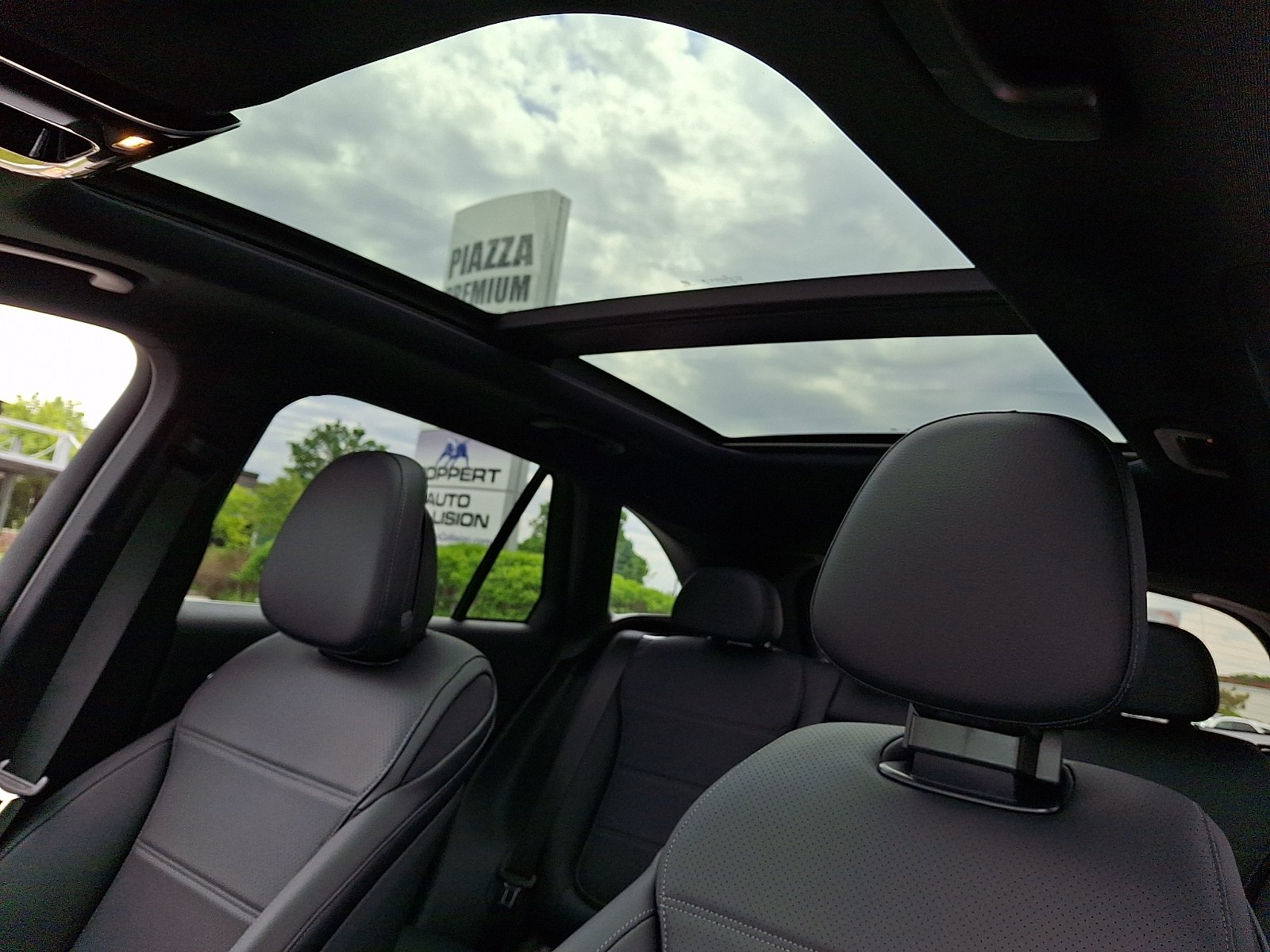 New 2026 Black Mercedes-Benz GLC 300 image 12