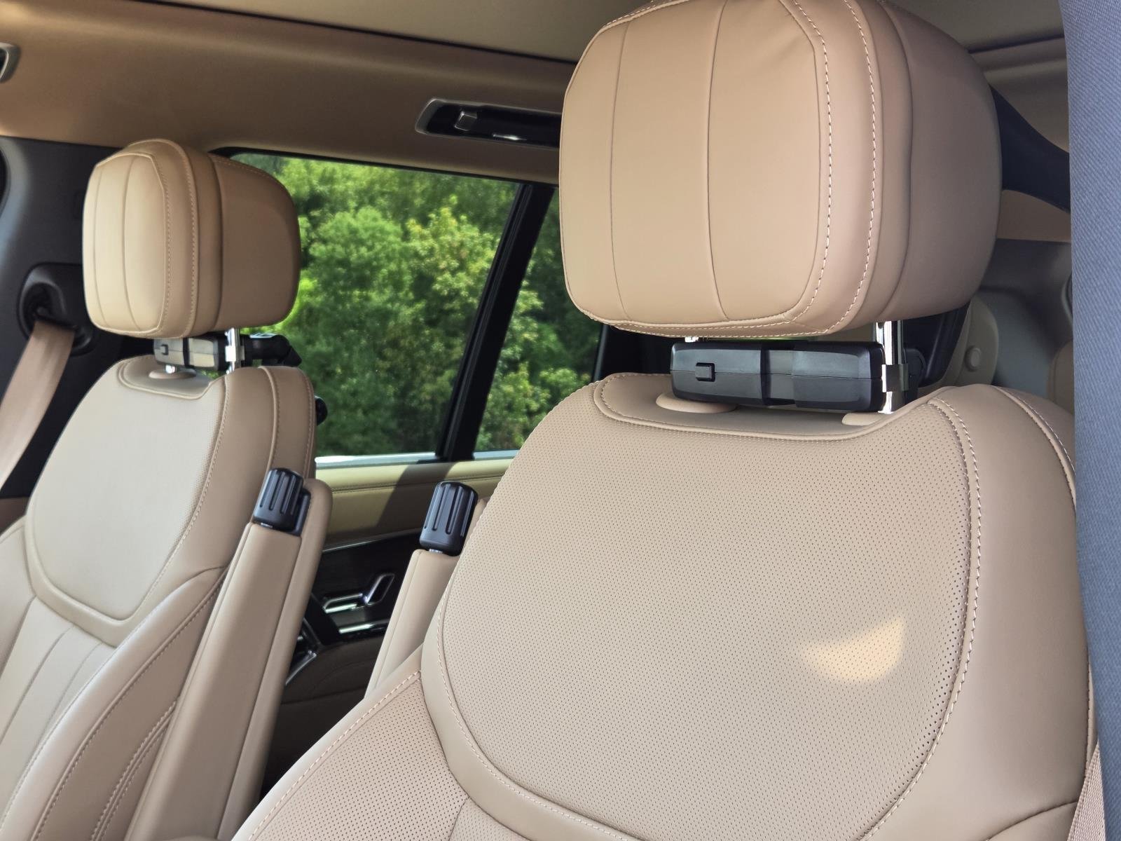 New 2026 Eiger Grey Land Rover SE image 31