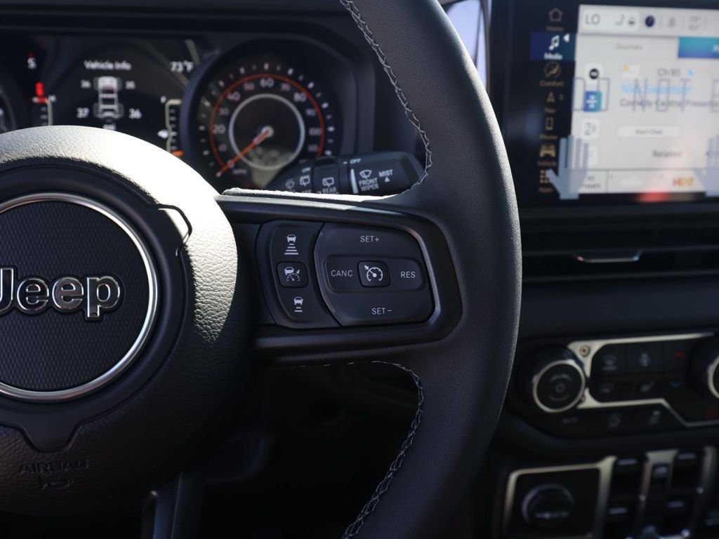 New 2026 Bright White Clear-Coat Exterior Paint Jeep Rubicon image 26