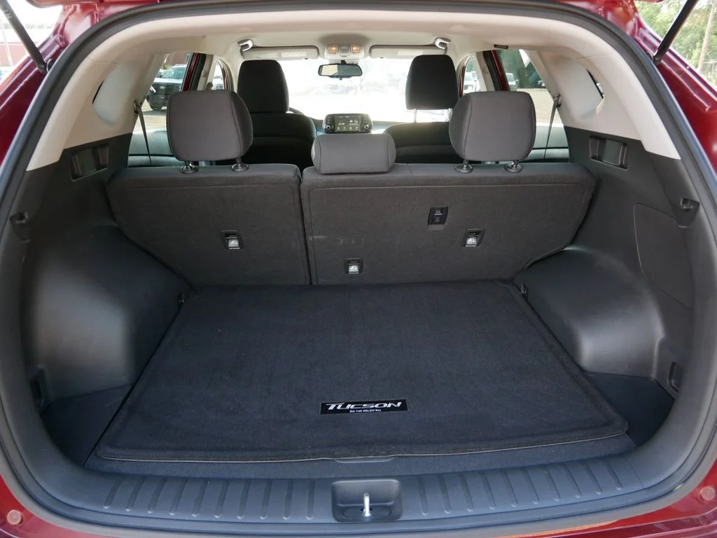 Used 2020 Red Hyundai Value image 10