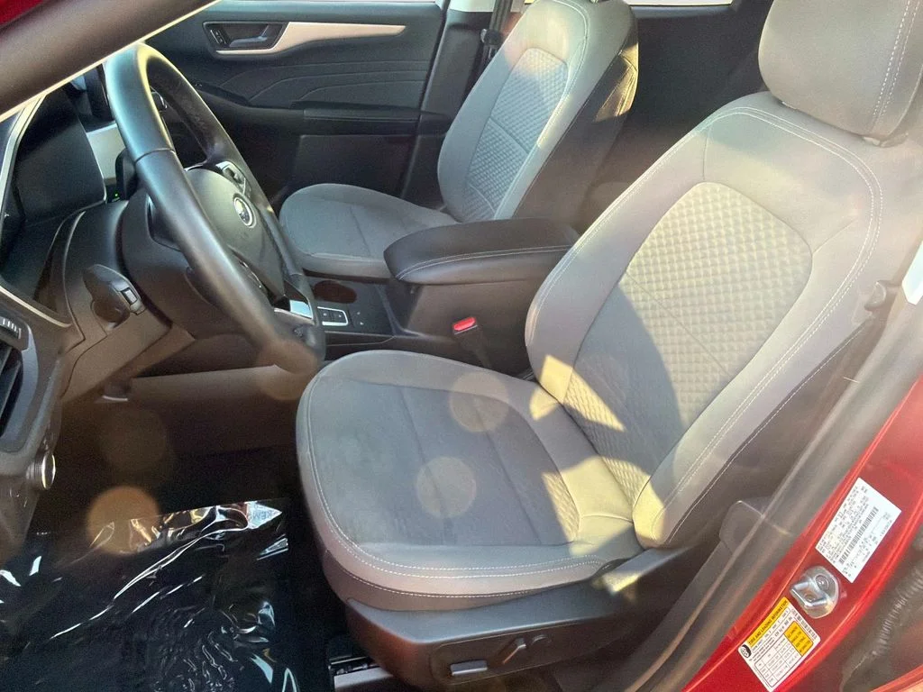 Used 2022 Red Ford SE image 21