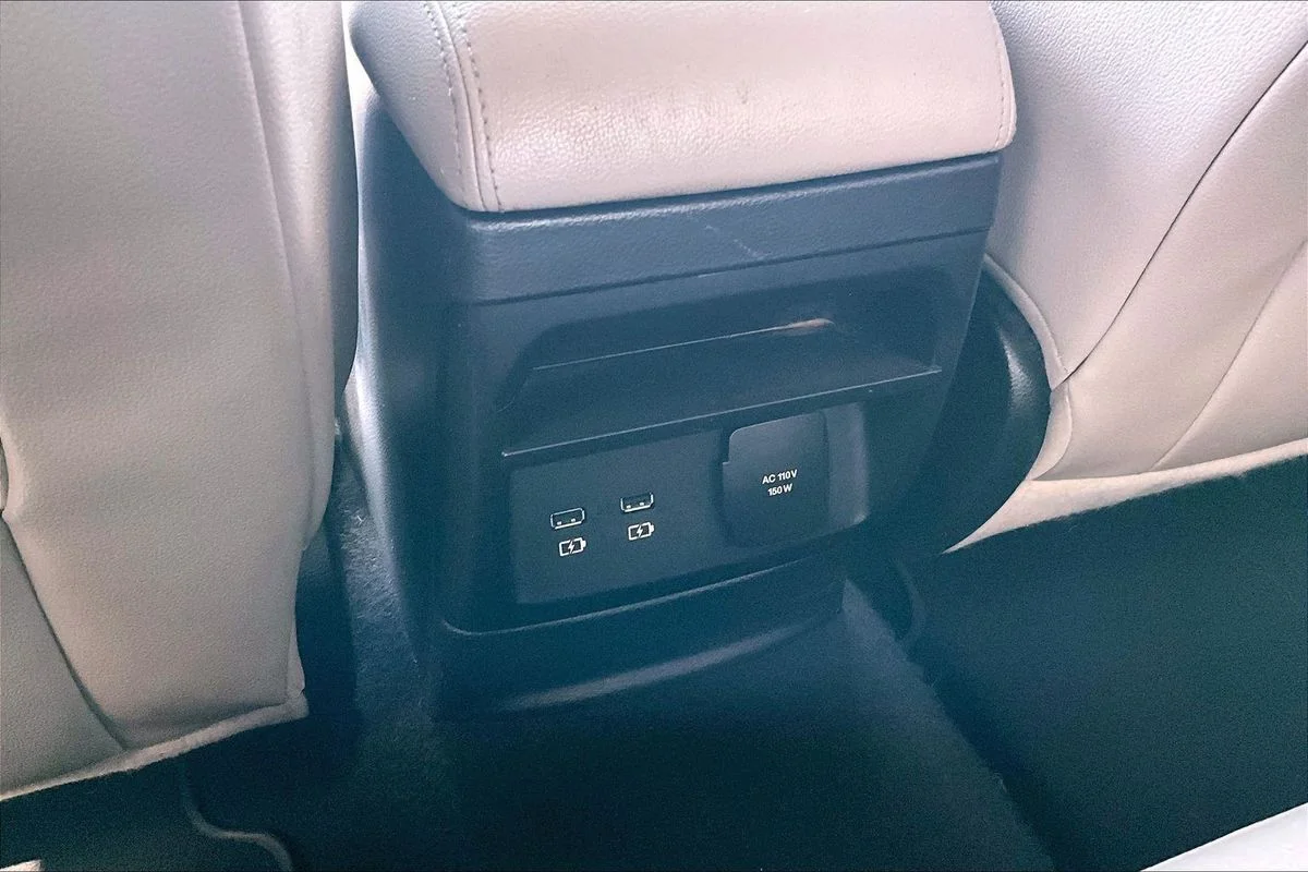 Used 2019  Ford LARIAT image 11