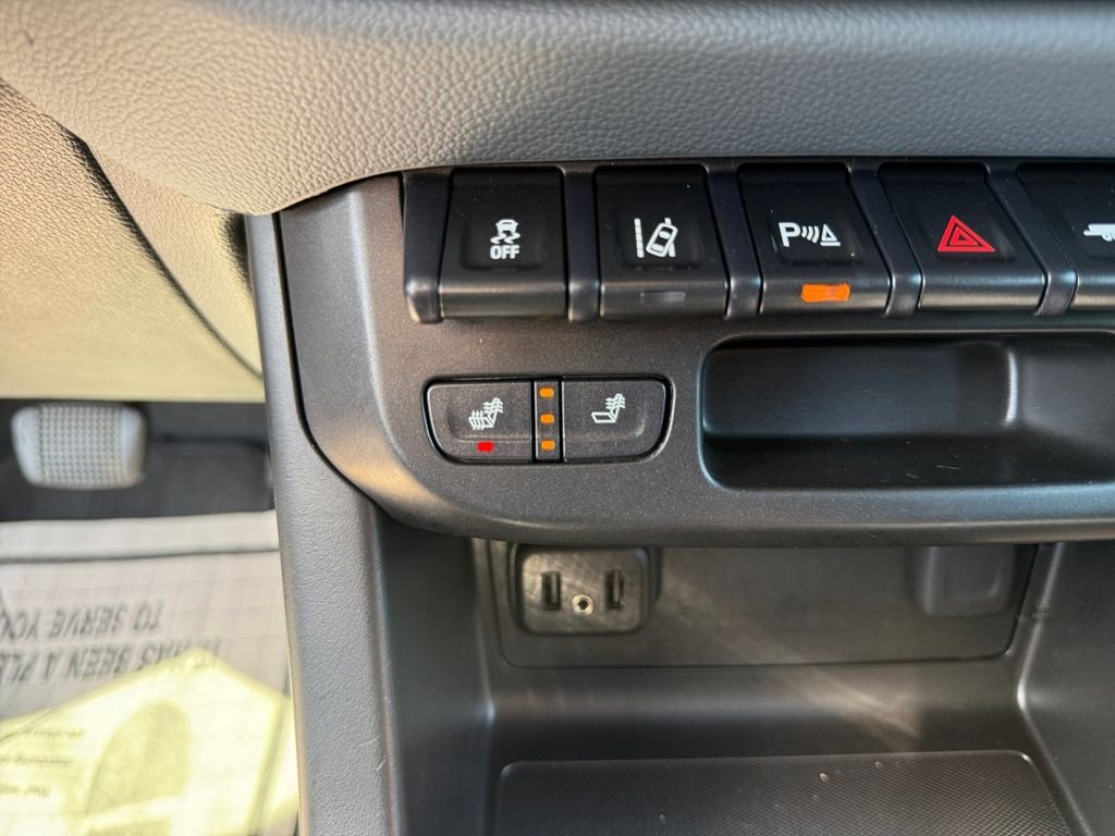 Used 2021 Red Chevrolet Z71 image 23