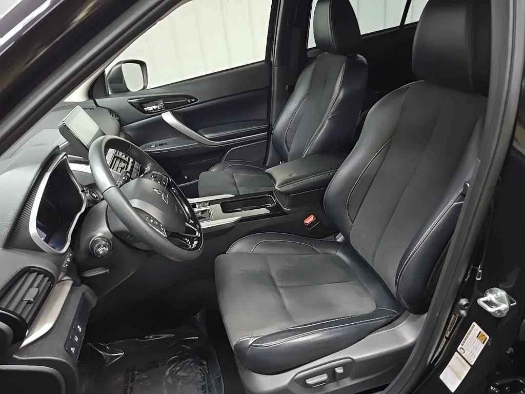 Used 2025 Black Mitsubishi SE image 32