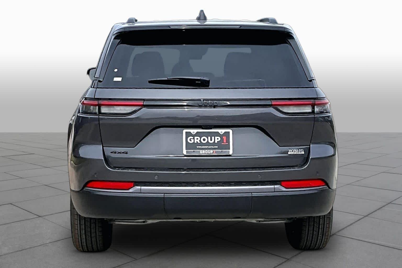 New 2026 Baltic Gray Metallic Clear-Coat Exterior Paint Jeep Laredo Altitude image 5