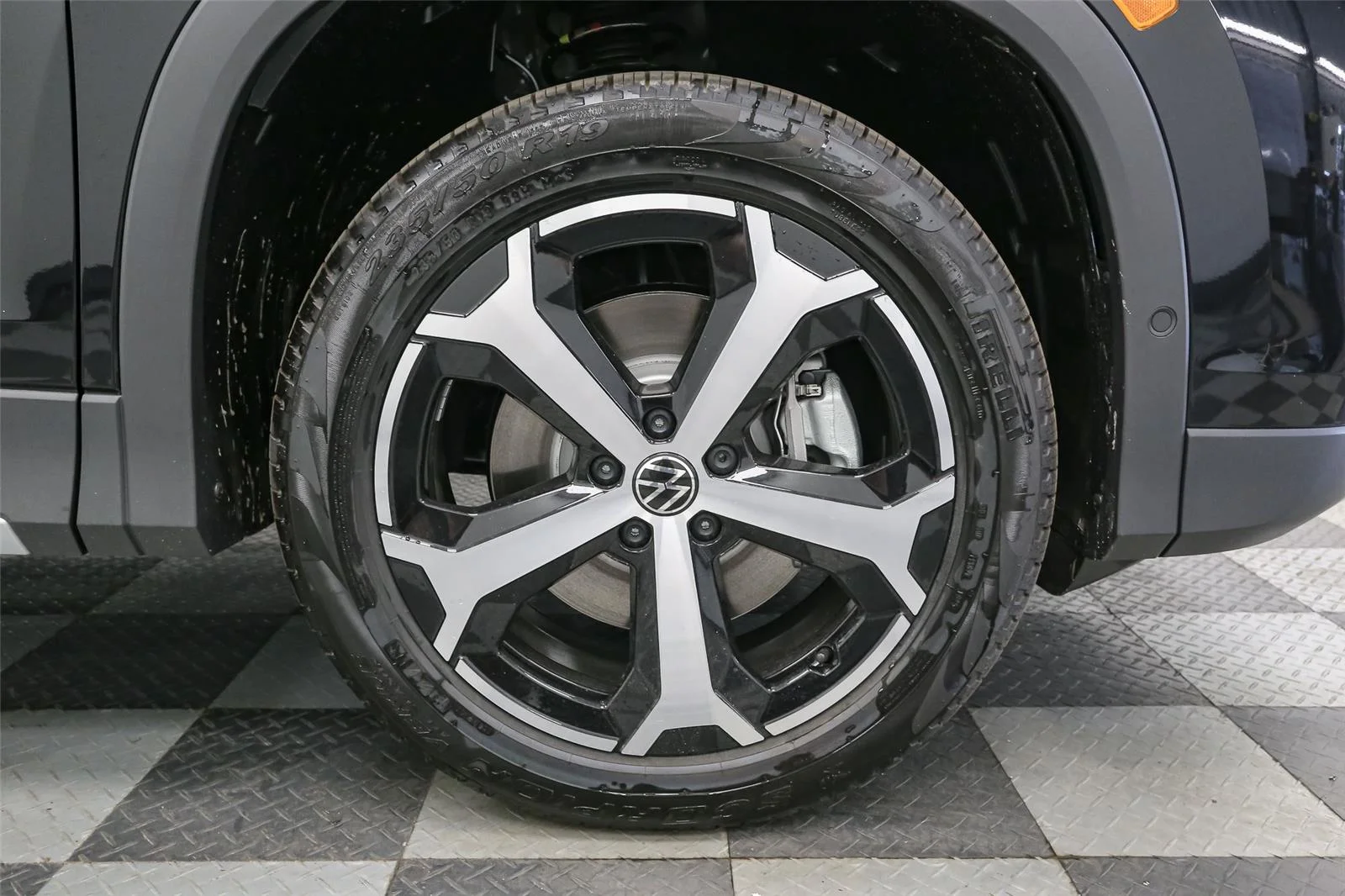 New 2026 Deep Black Pearl Volkswagen SE image 12