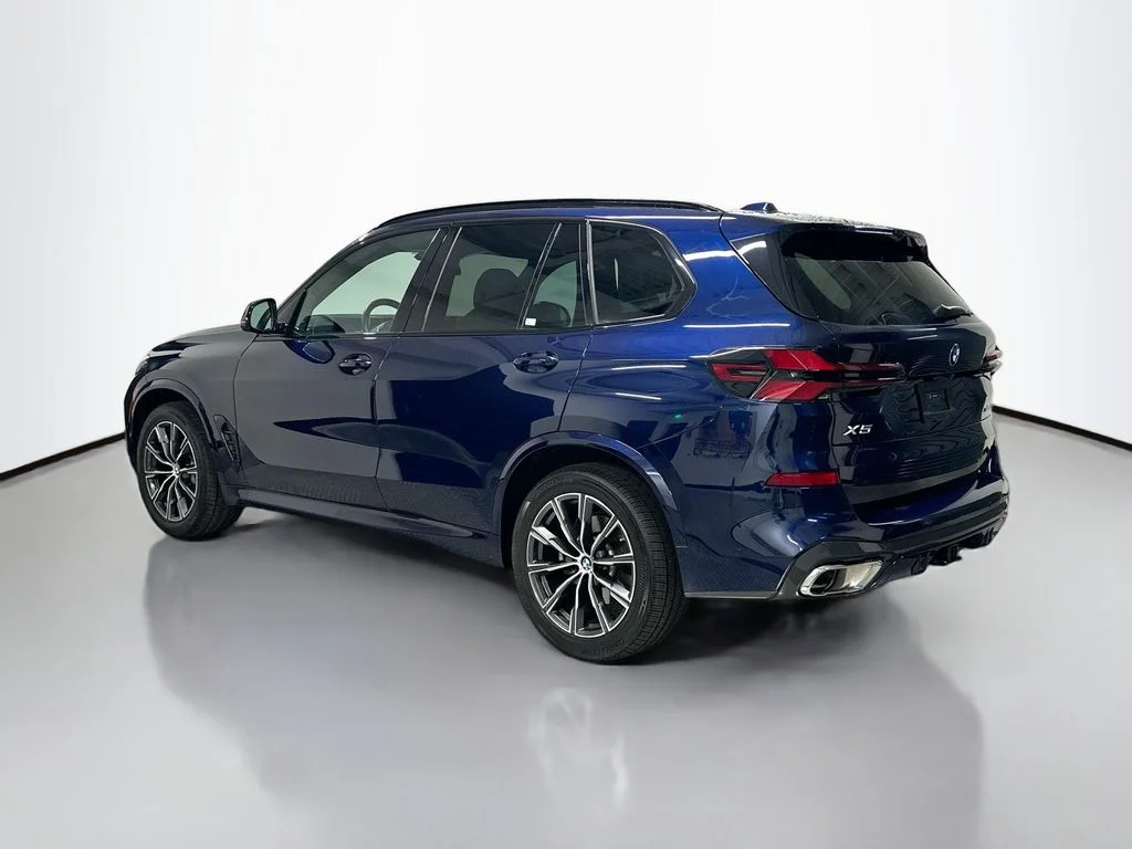 Used 2024 Blue BMW xDrive40i image 3