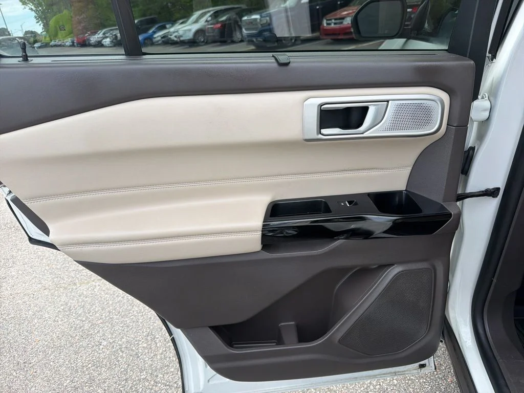 Used 2023 White Ford Platinum image 25