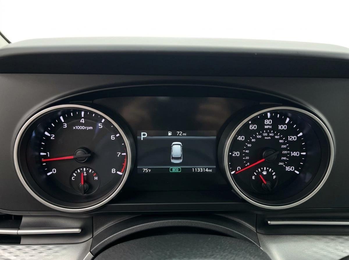 Used 2022 Silky Silver Kia LXS image 10