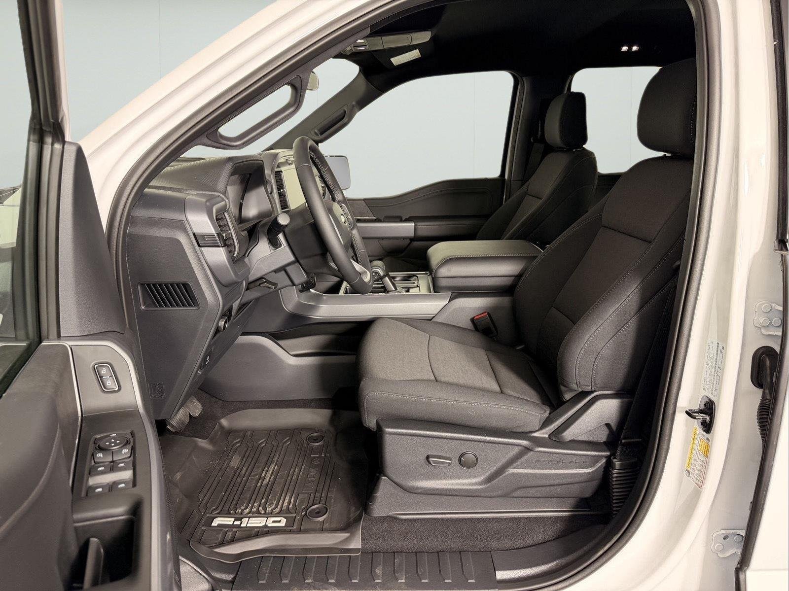 New 2026 Oxford White Ford XLT image 14