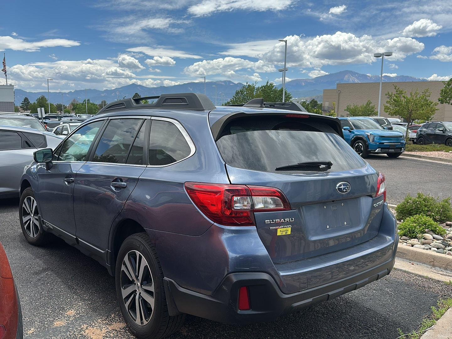 Used 2018 Twilight Blue Metallic Subaru Limited image 9
