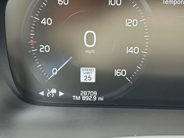 Used 2021 Blue Volvo T6 Momentum image 34