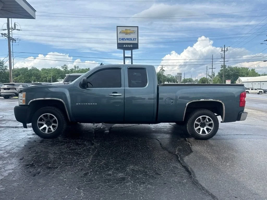 Used 2007 Blue Granite Metallic Chevrolet Work Truck image 4