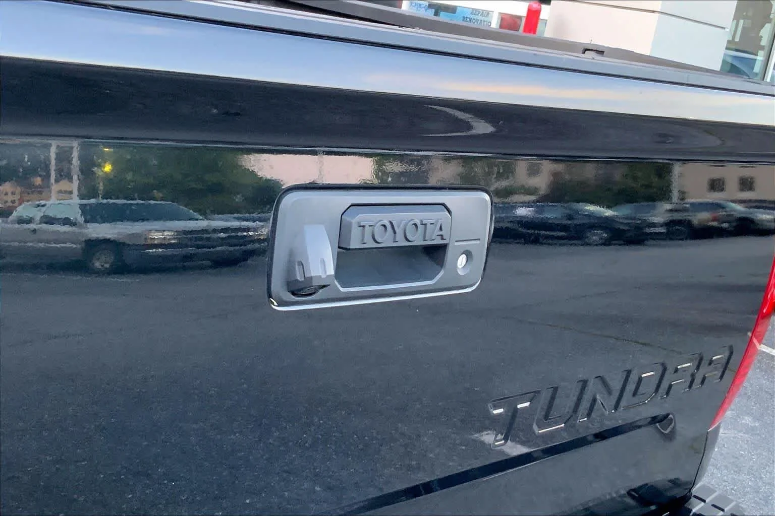Used 2019 Midnight Black Metallic Toyota SR5 image 30