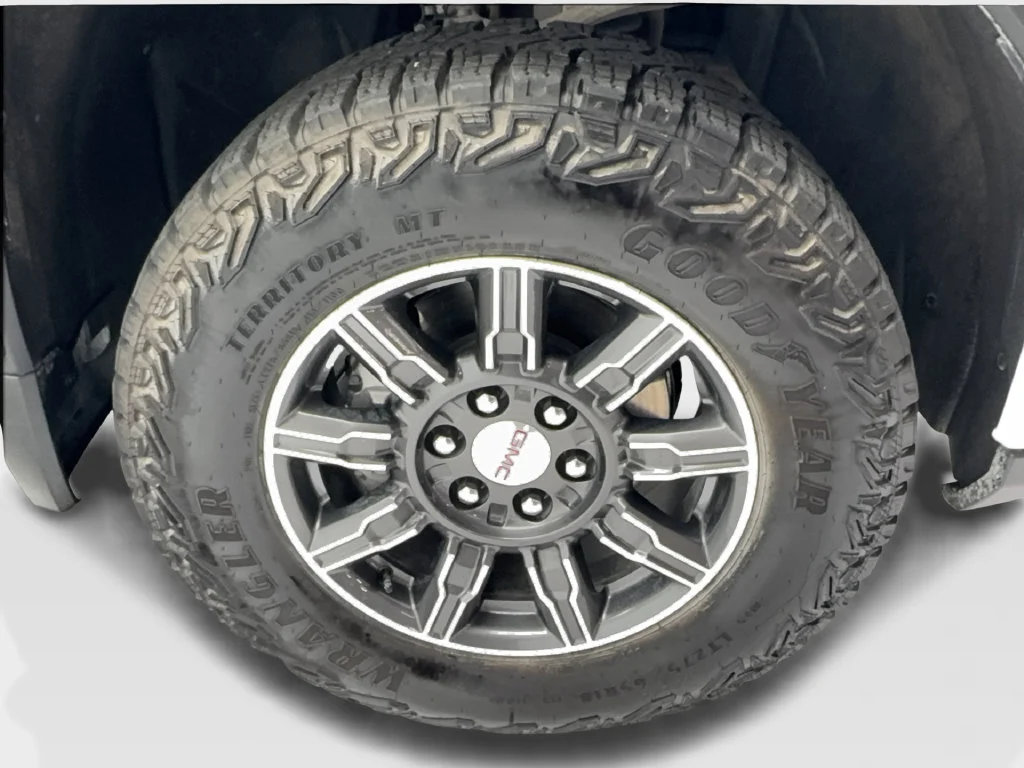 Used 2025 White GMC AT4 image 19
