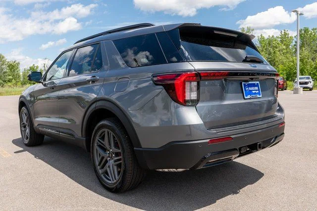 New 2026 Carbonized Gray Metallic Ford ST-Line image 8