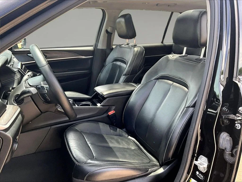 Used 2021 Black Jeep Limited image 25