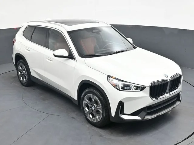 Used 2023 White BMW xDrive28i image 29