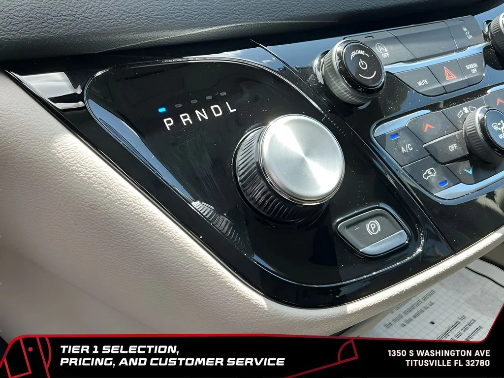 Used 2023 White Chrysler LX image 27