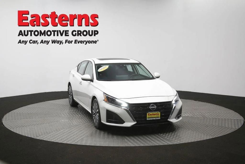 Used 2024 White Nissan 2.5 SV image 54