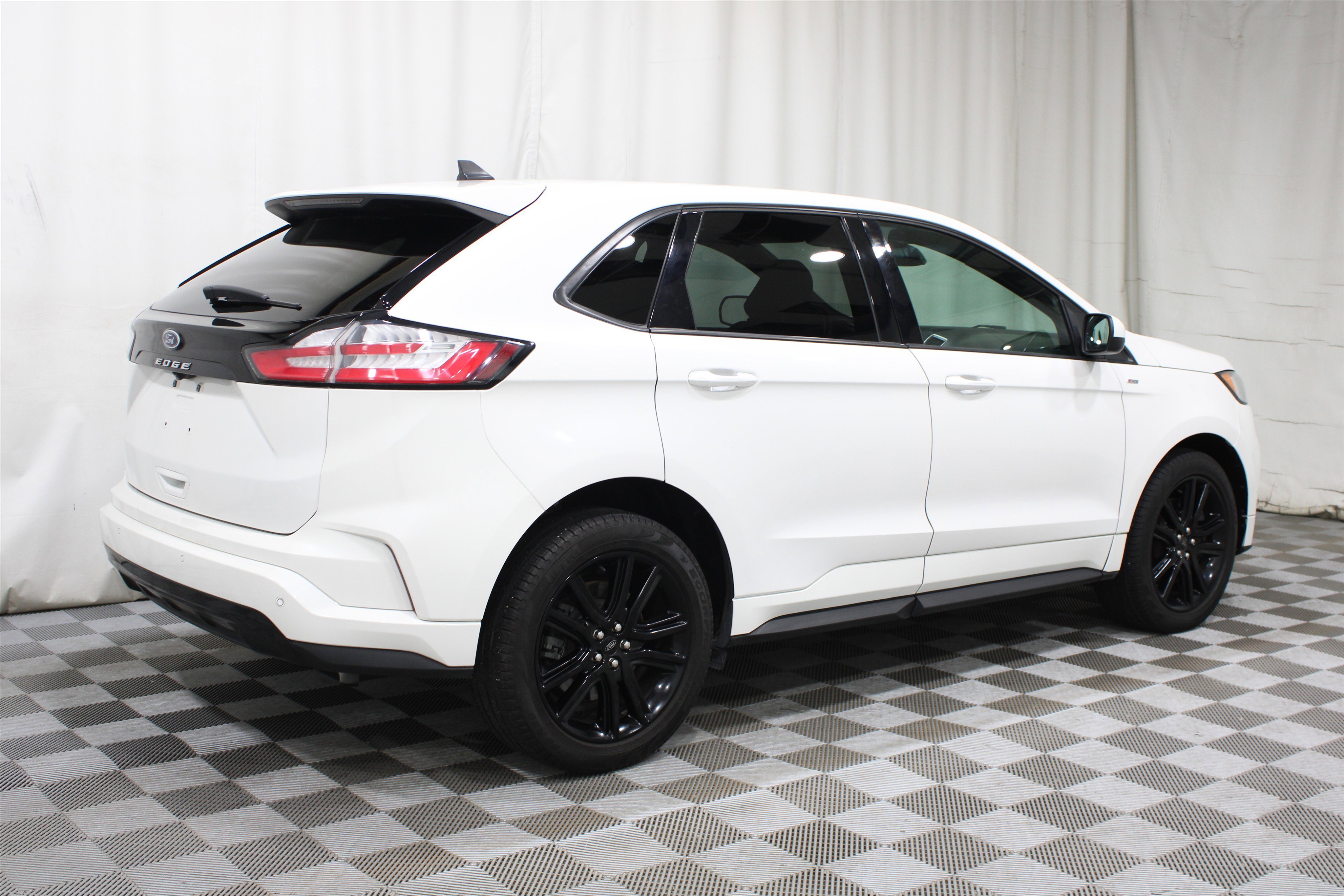 Used 2022 Star White Metallic Tri-Coat Ford ST-Line All-Wheel Drive image 33
