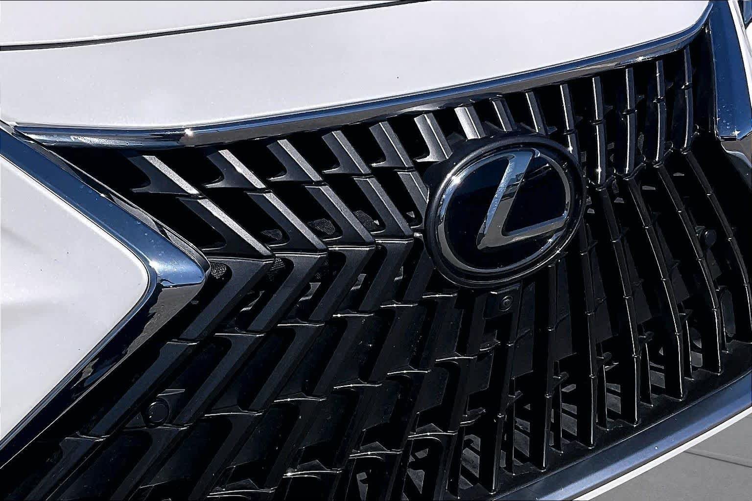 Used 2024 Eminent White Pearl Lexus Luxury image 28