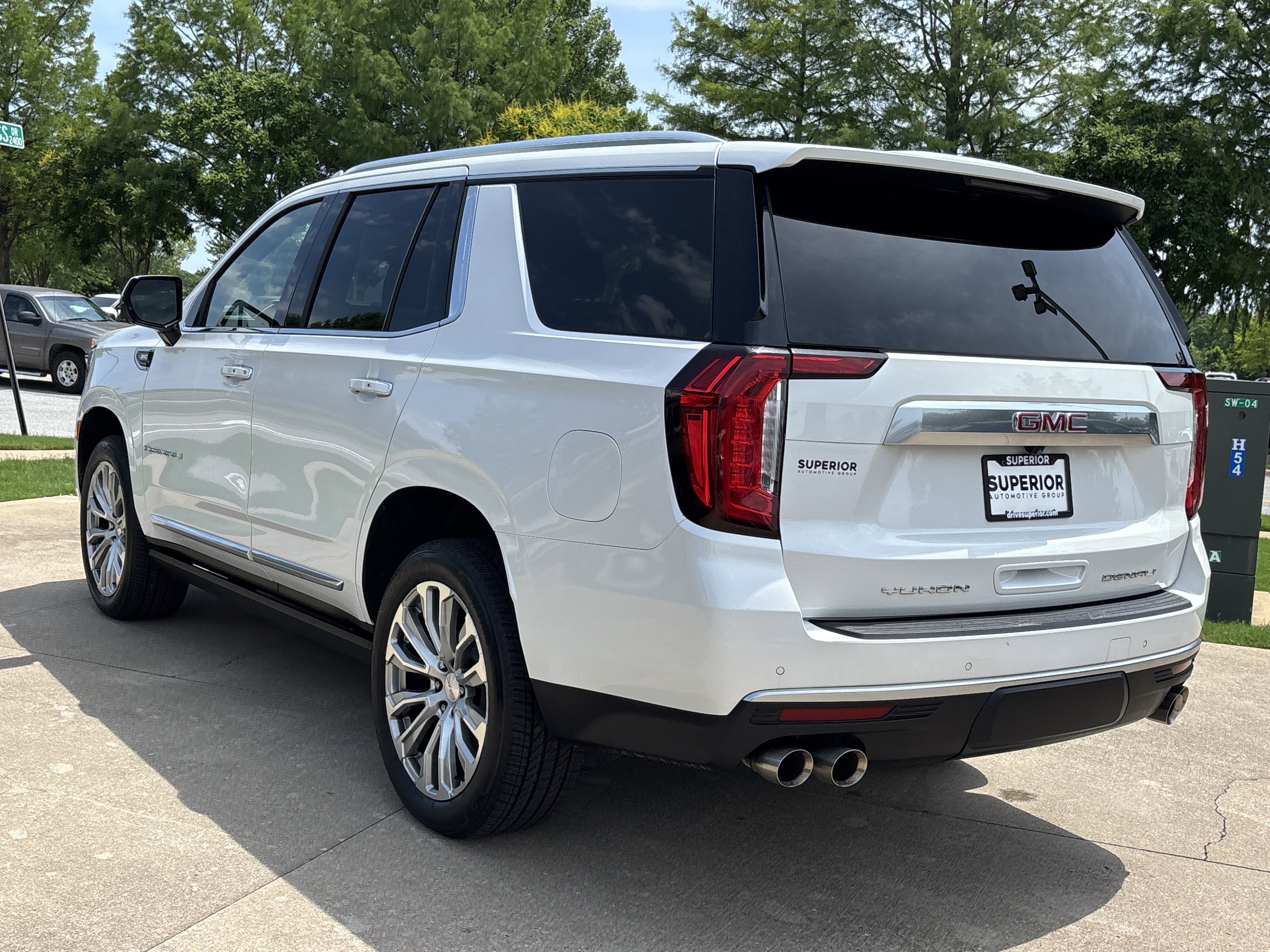 Used 2022 White Frost Tricoat GMC Denali 4WD image 10
