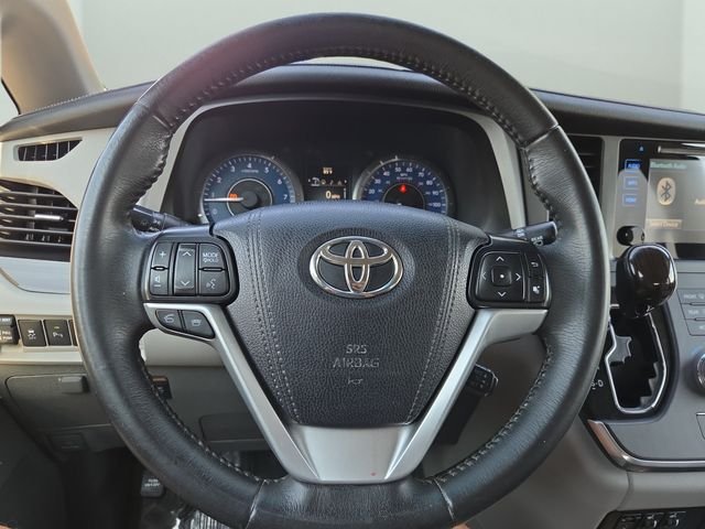 Used 2017 Red Toyota XLE image 21