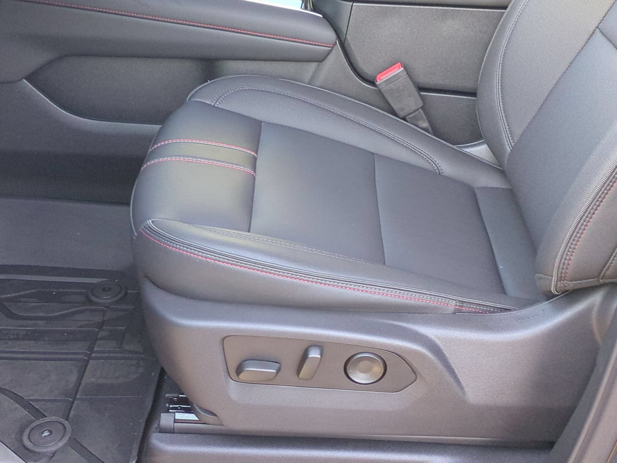 2026 Chevrolet Suburban RST - Photo 12