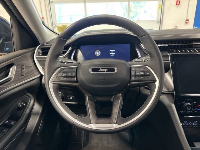 Used 2023 Diamond Black Crystal Pearlcoat Jeep Limited image 14