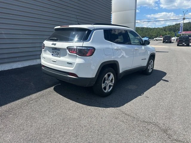 Used 2024 White Jeep Latitude image 5
