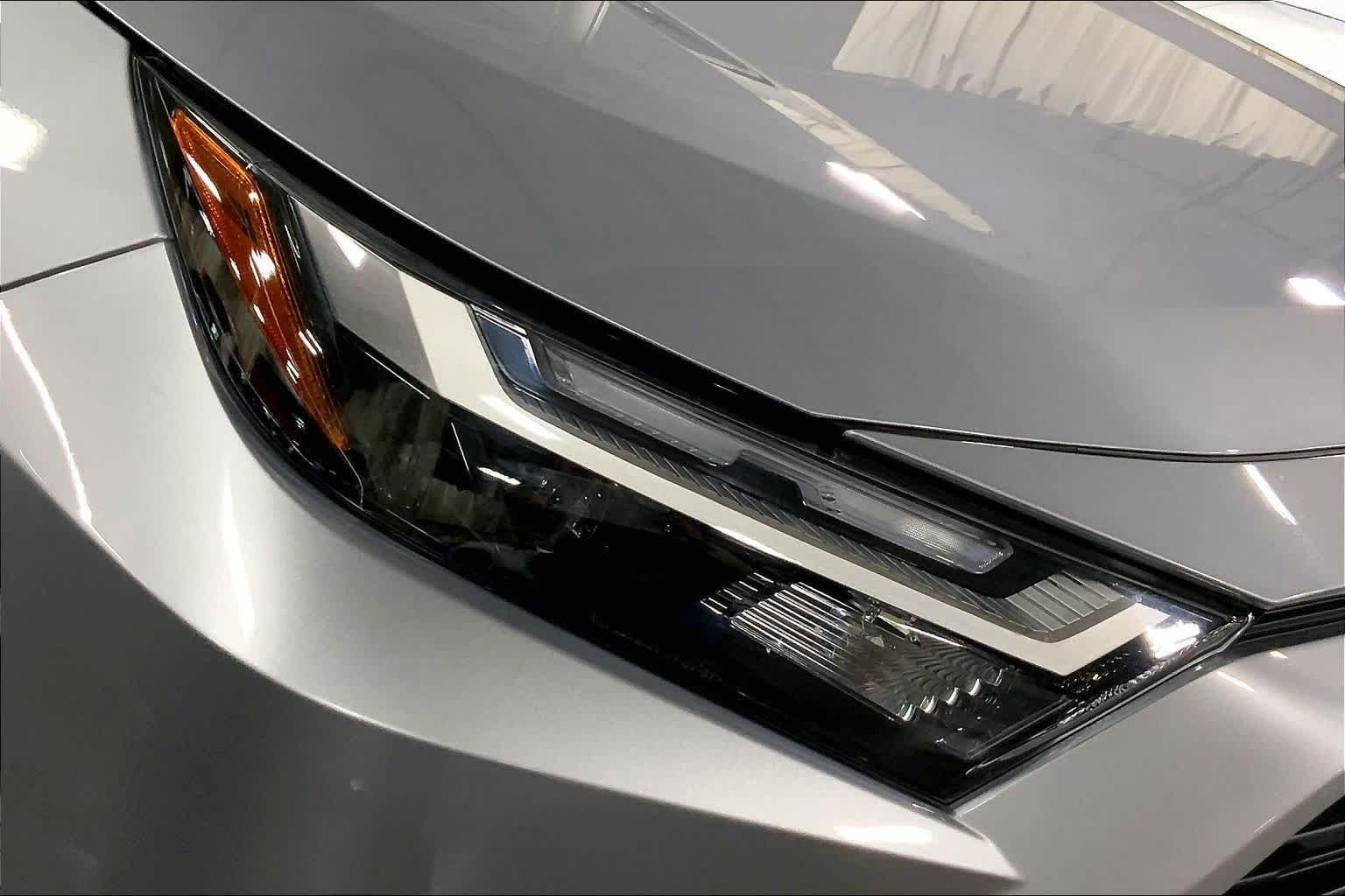 2025 Toyota RAV4 XLE - Photo 55