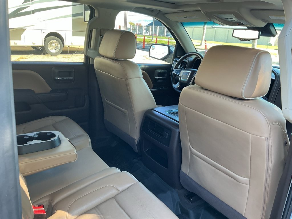 Used 2017 White GMC Denali image 33