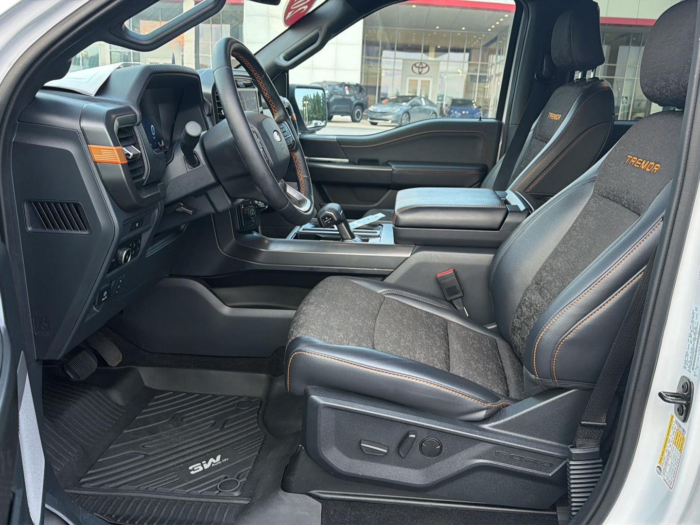 Used 2025 Oxford White Ford Tremor image 10