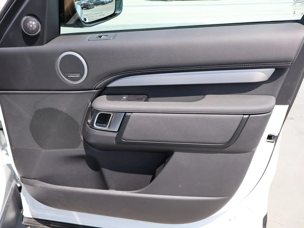 New 2026 Fuji White Land Rover Dynamic SE image 11
