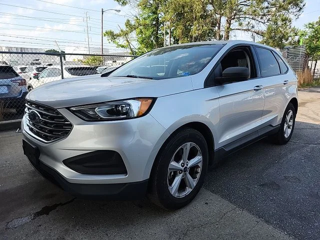 Used 2019 Silver Ford SE image 2