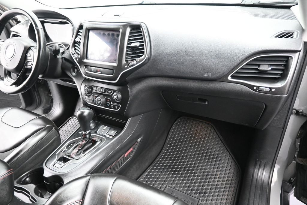 Used 2019 Sting Gray Clearcoat Jeep Trailhawk image 20