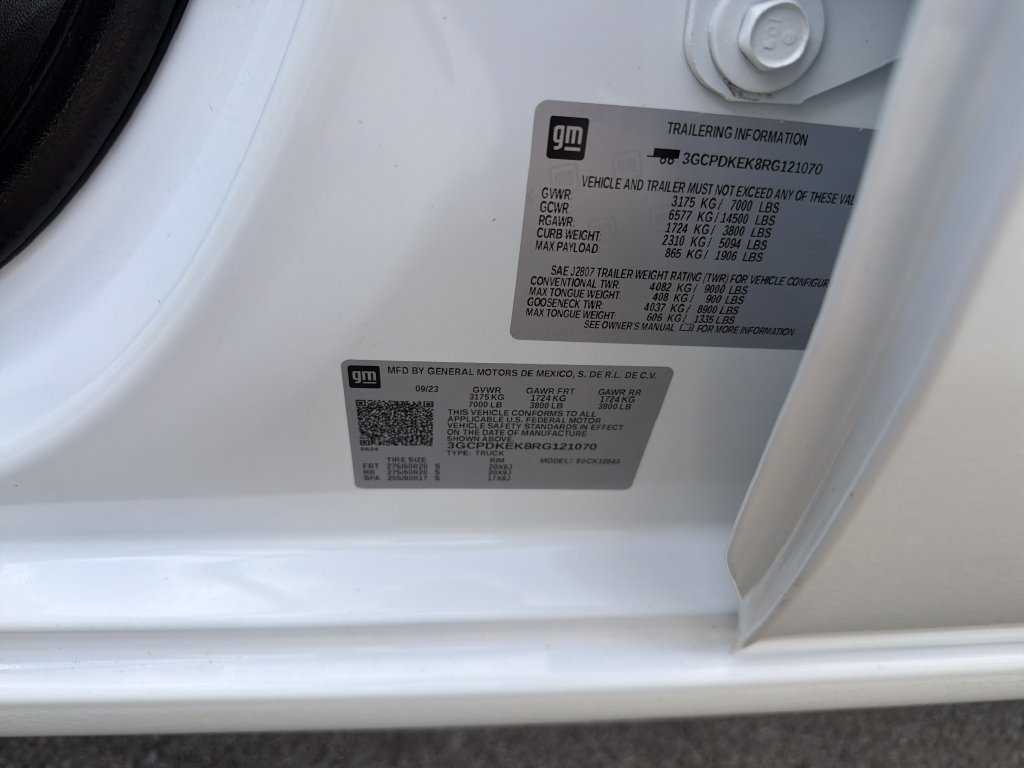 Used 2024 White Chevrolet LT image 24