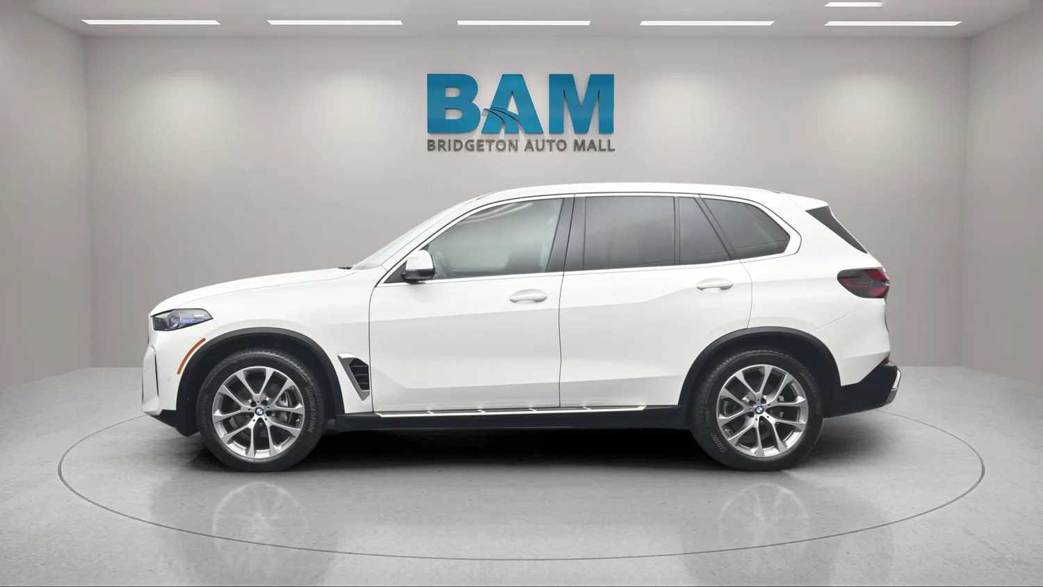 Used 2026 White BMW xDrive40i image 3
