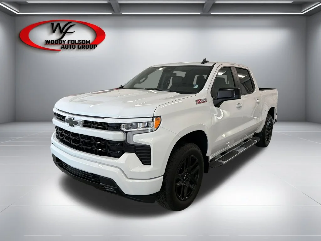 New 2026 Summit White Chevrolet RST image 3